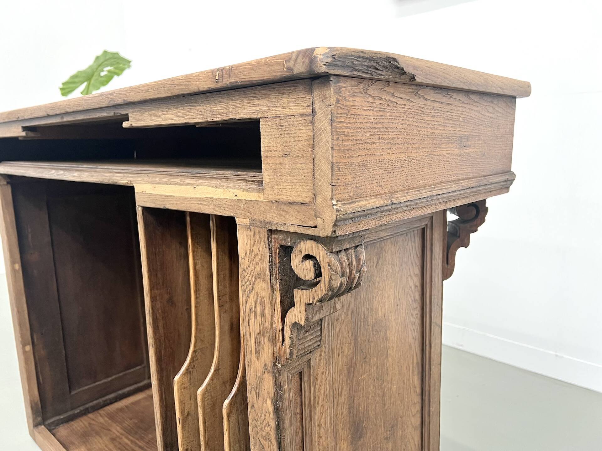 Antique trade counter