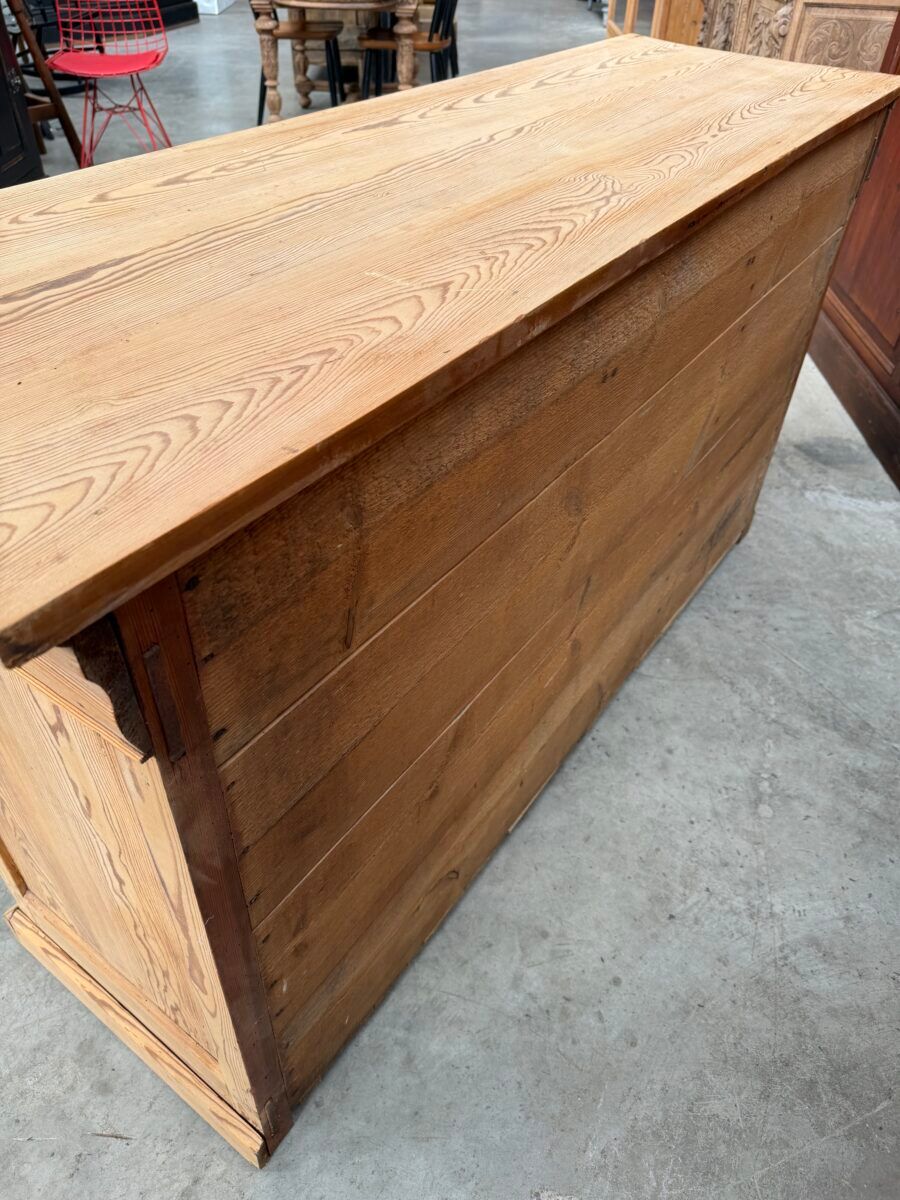 Three-door buffet from the early 20th century.