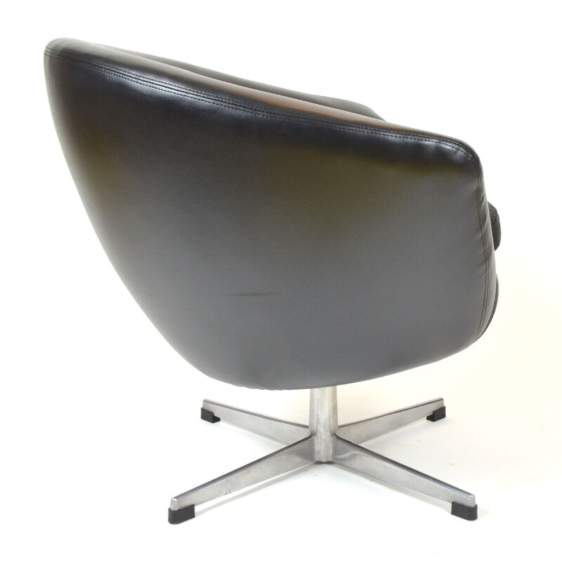 Swivel armchair