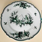 Old 18th-century decoration plate to the Chinese