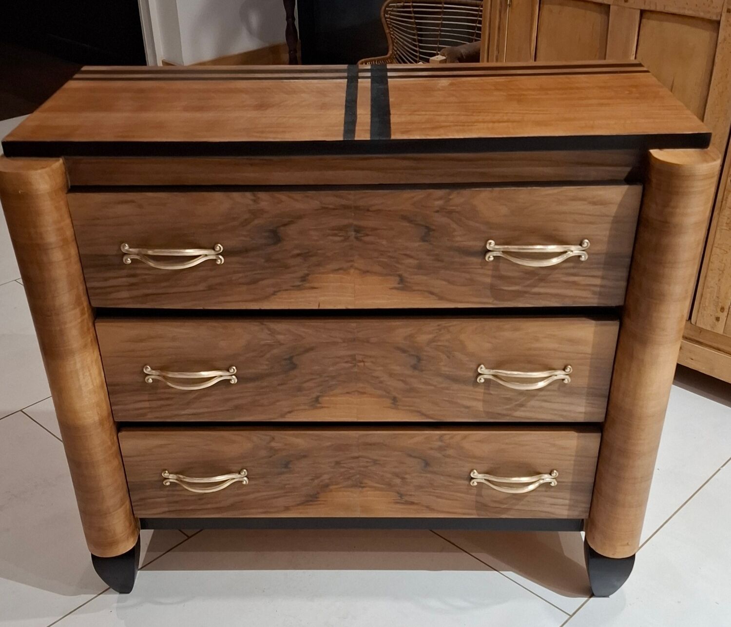 Chest of drawers