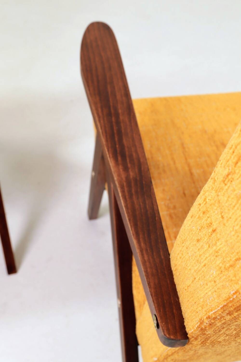 Pair de fauteuils vintage tissu orange l'année 1980