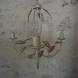 3-light pendant light in off-white color, gold edging and gold leaves