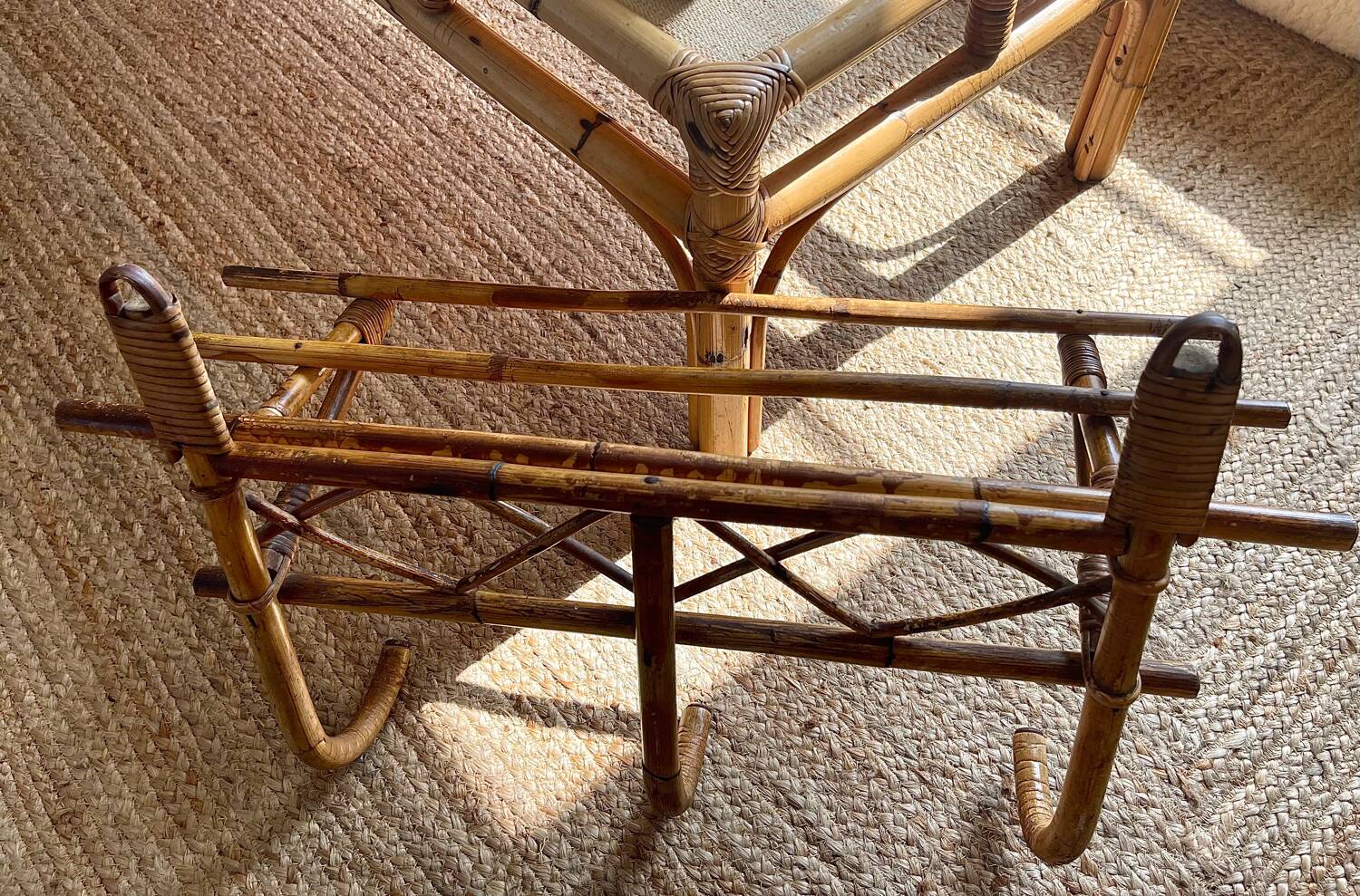 1960s rattan wall hook shelf