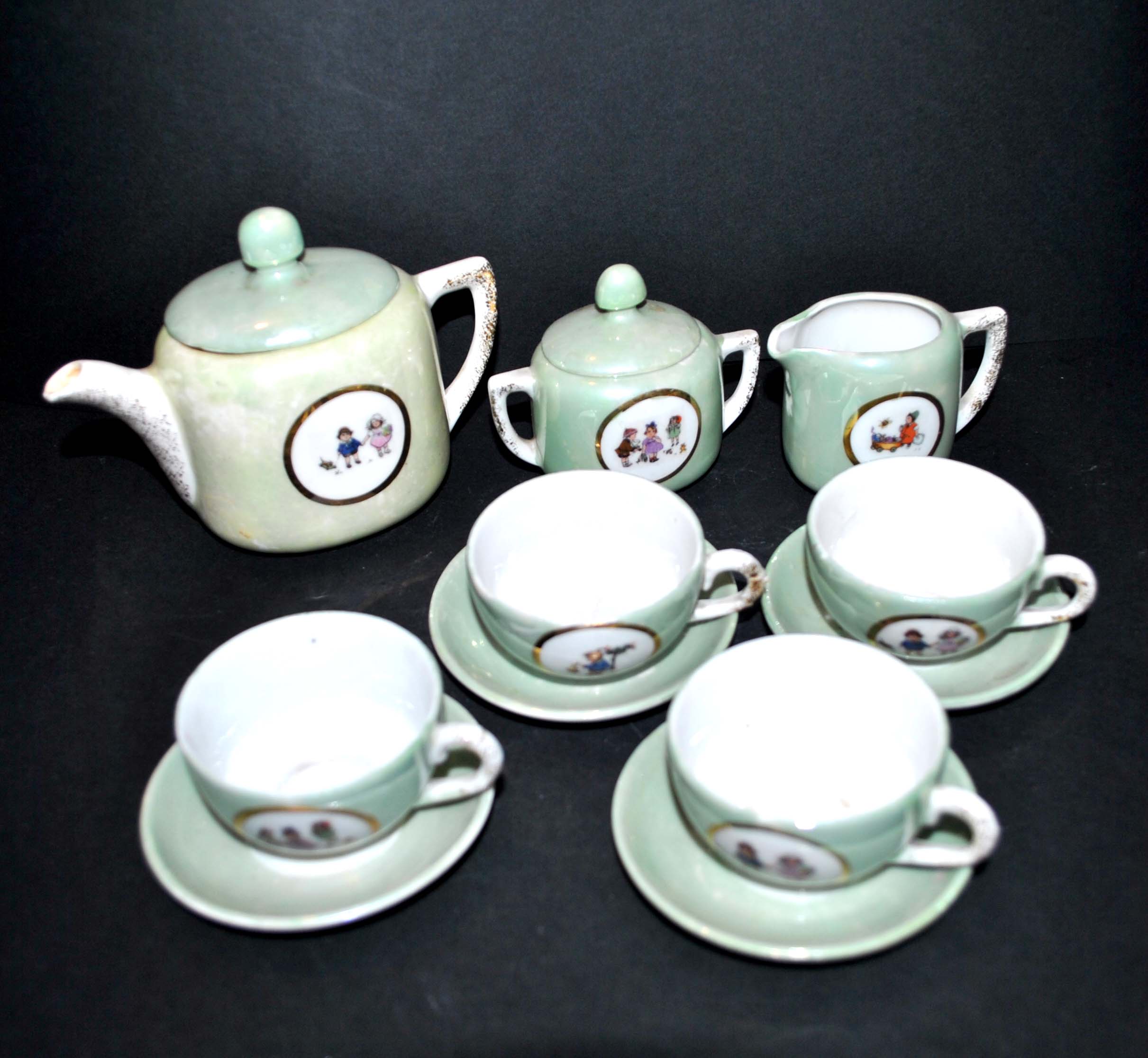 Toy Dinette Tea set in iridescent porcelain - silkscreened doll decoration 1920