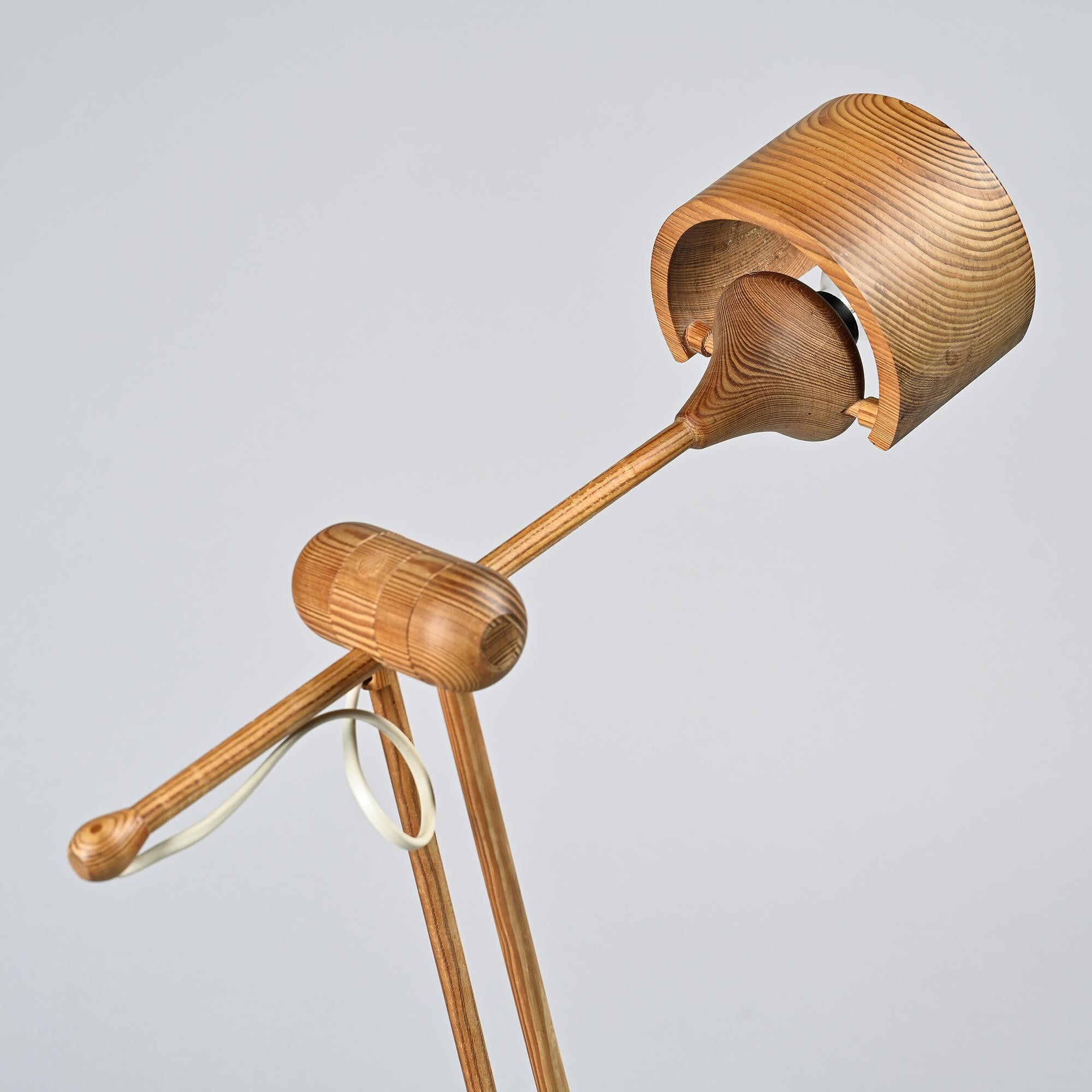 Turned wooden desk lamp, Swiss craftsmanship, circa 1970.