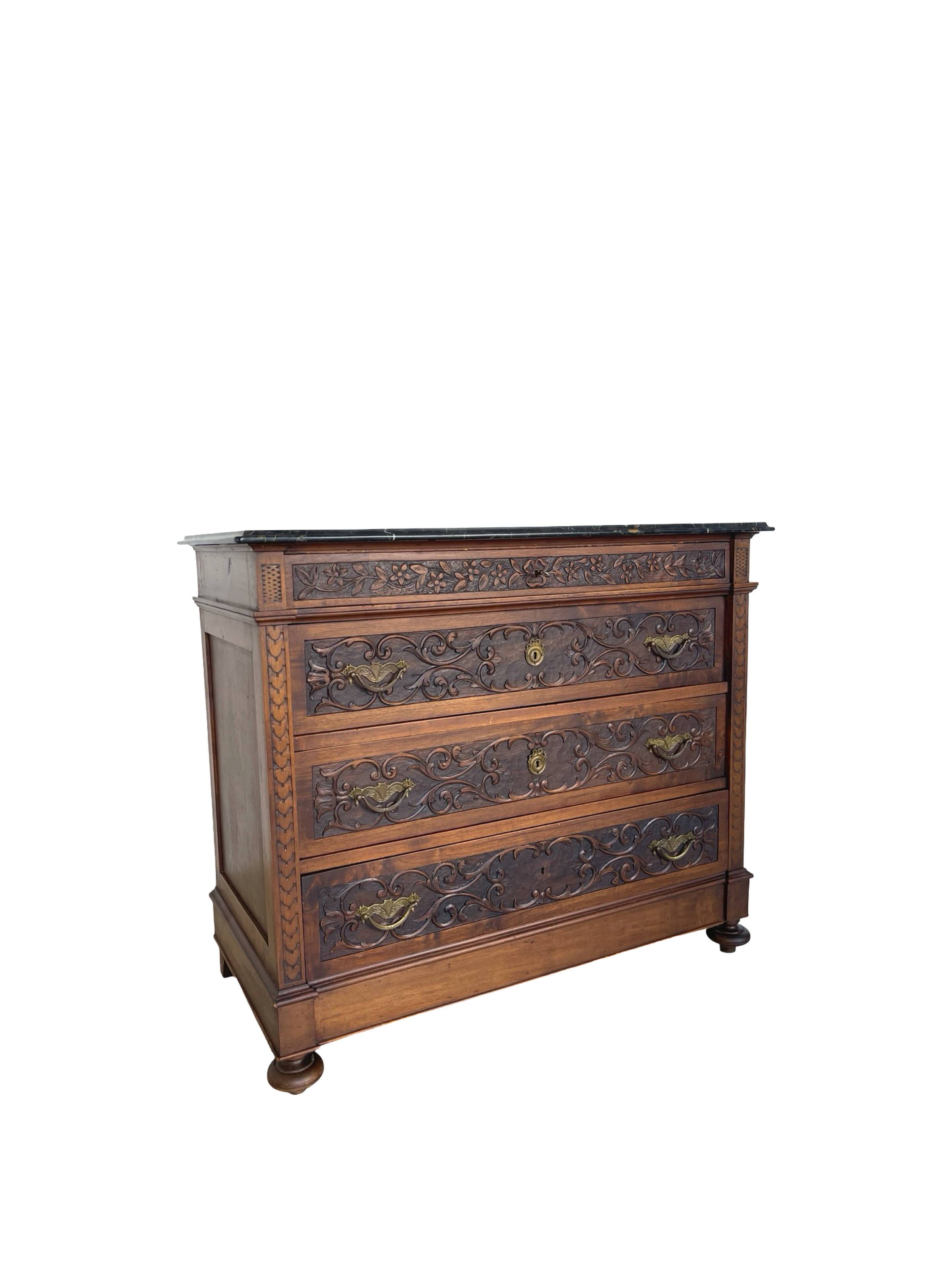An Italian chest of drawers from the 1900s.