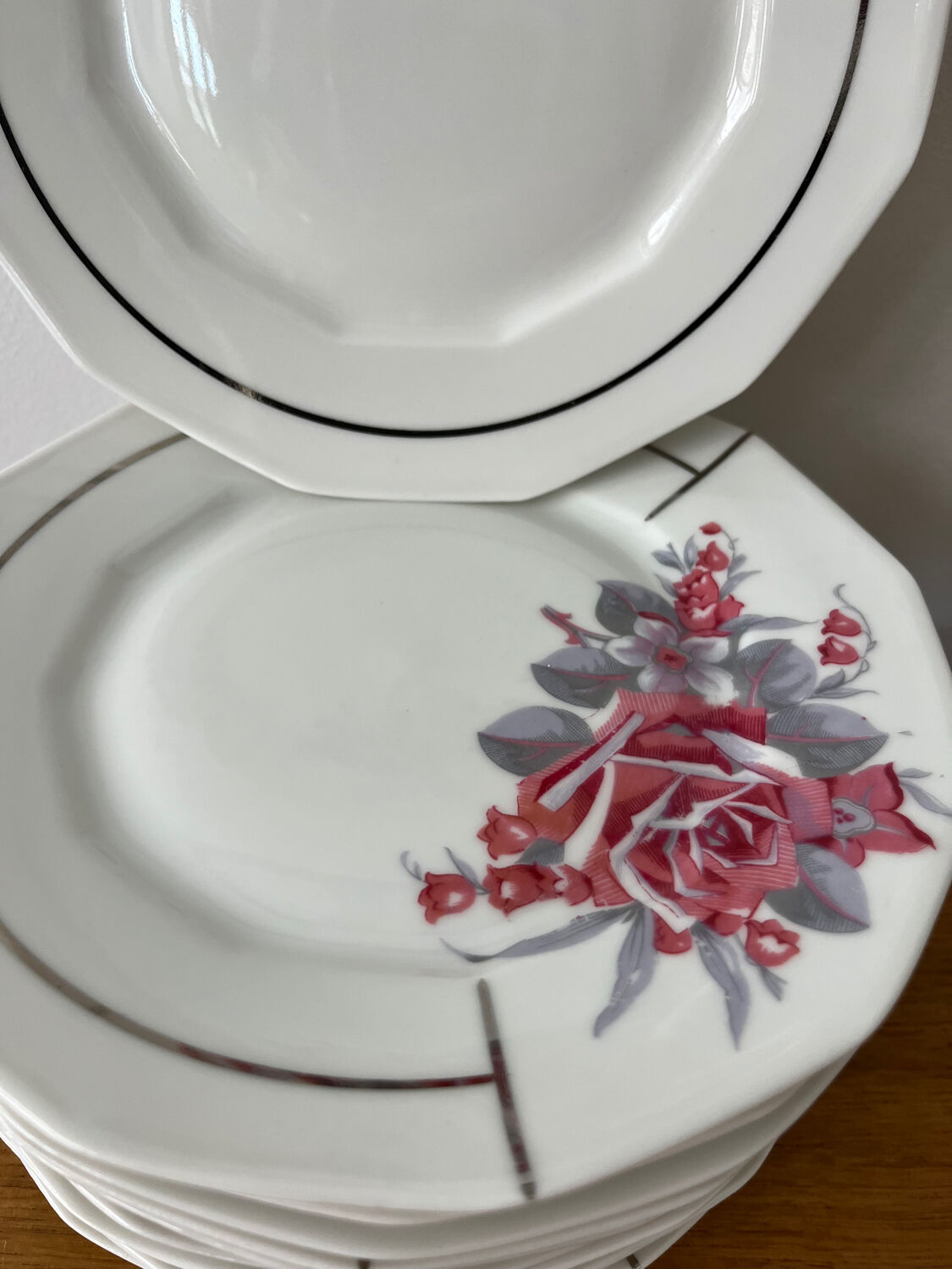 Set of 10 Art Deco porcelain dessert plates