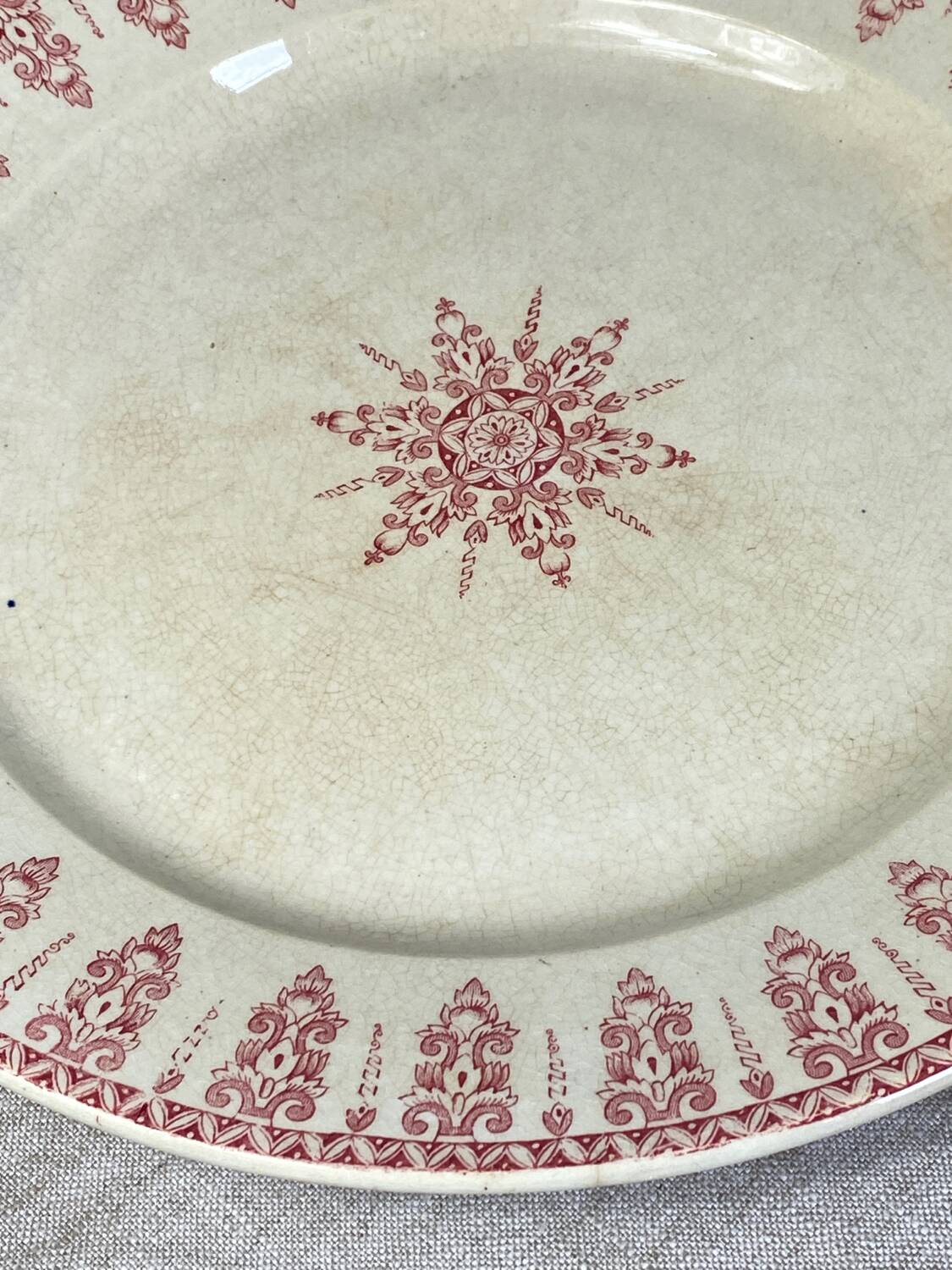 Antique Hiens porcelain dish, iron earth