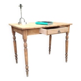 Bureau rénovée à la main