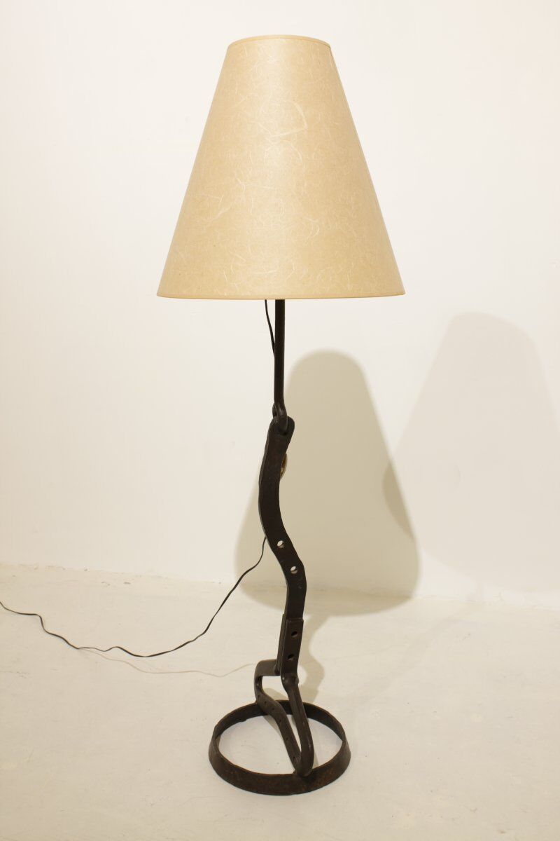 Lampadaire en fer forgé attribué à Léopold Gest
