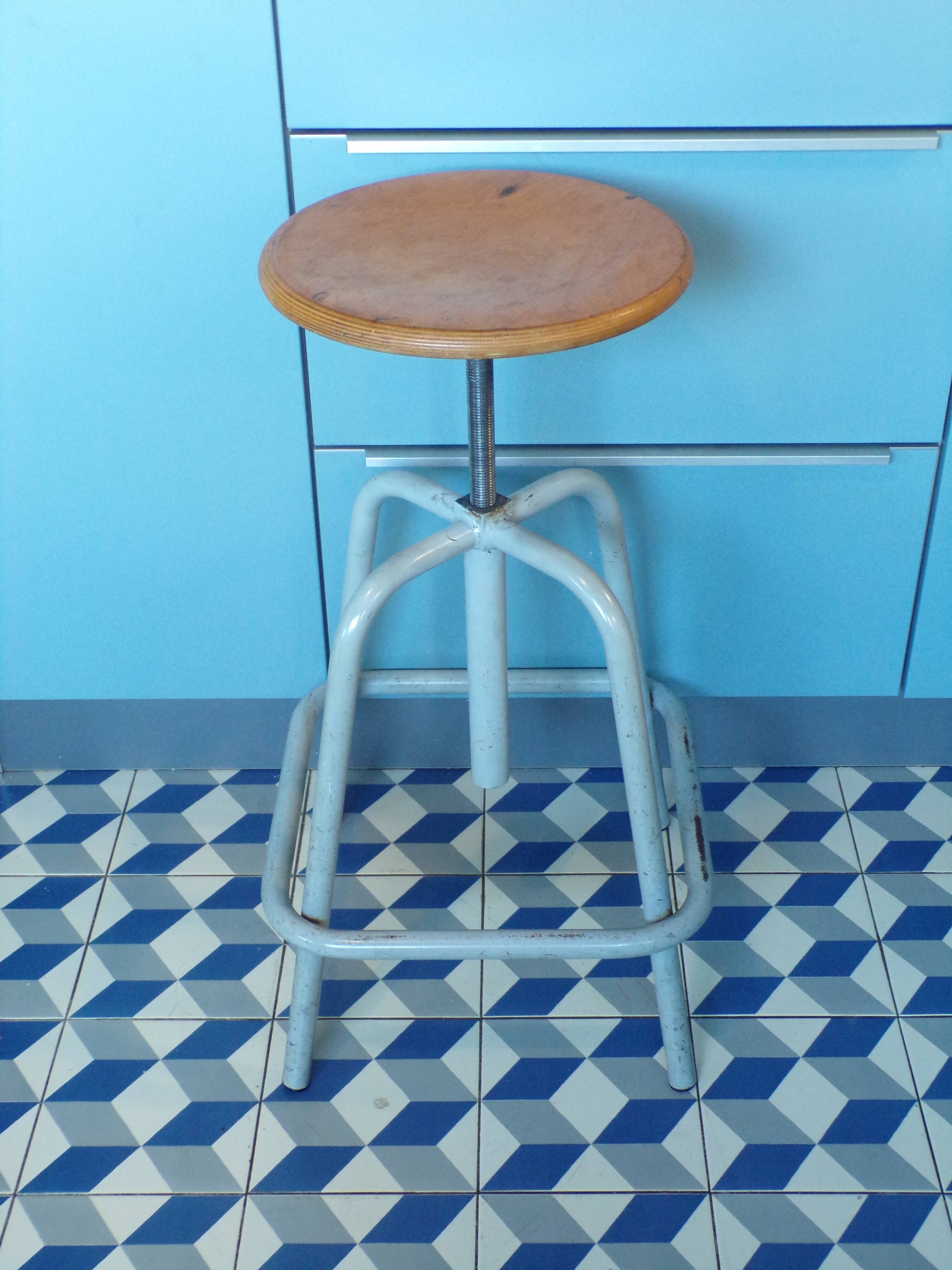 Unic screw workshop stool