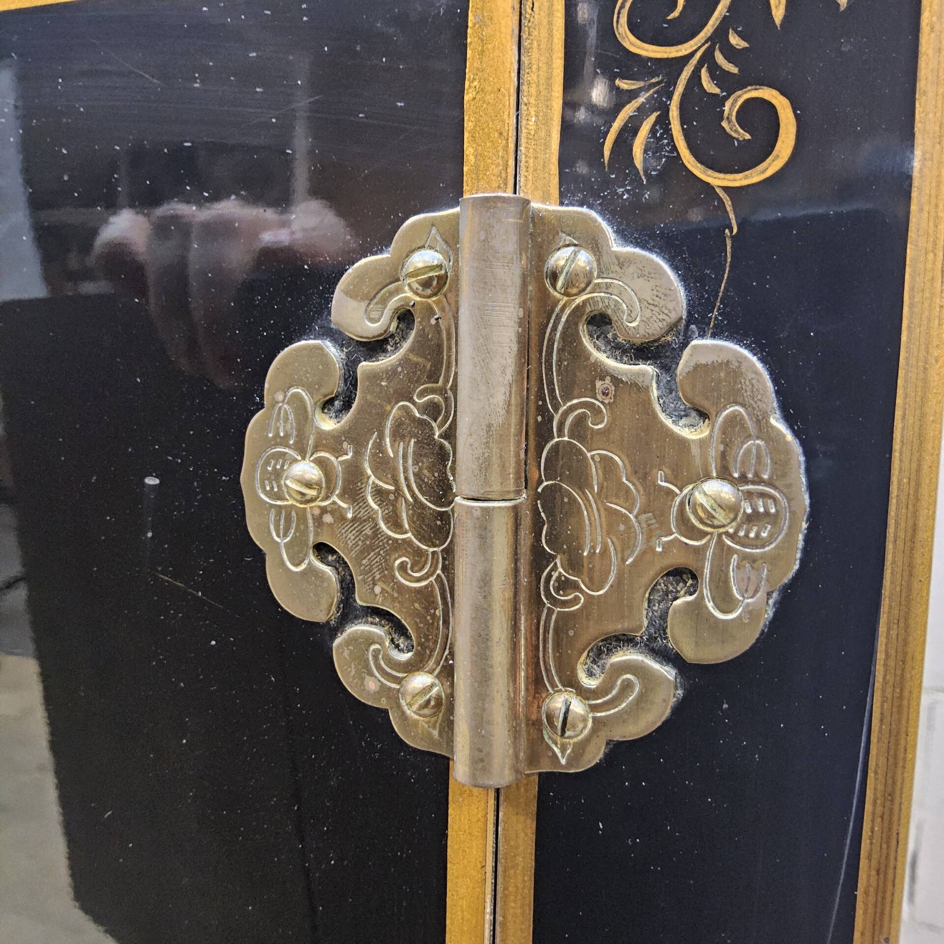 Cabinet d'affichage chinois vintage avec fleurs et oiseaux / Bohémien