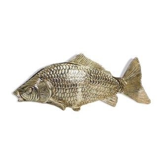 Letter carrier metal fish