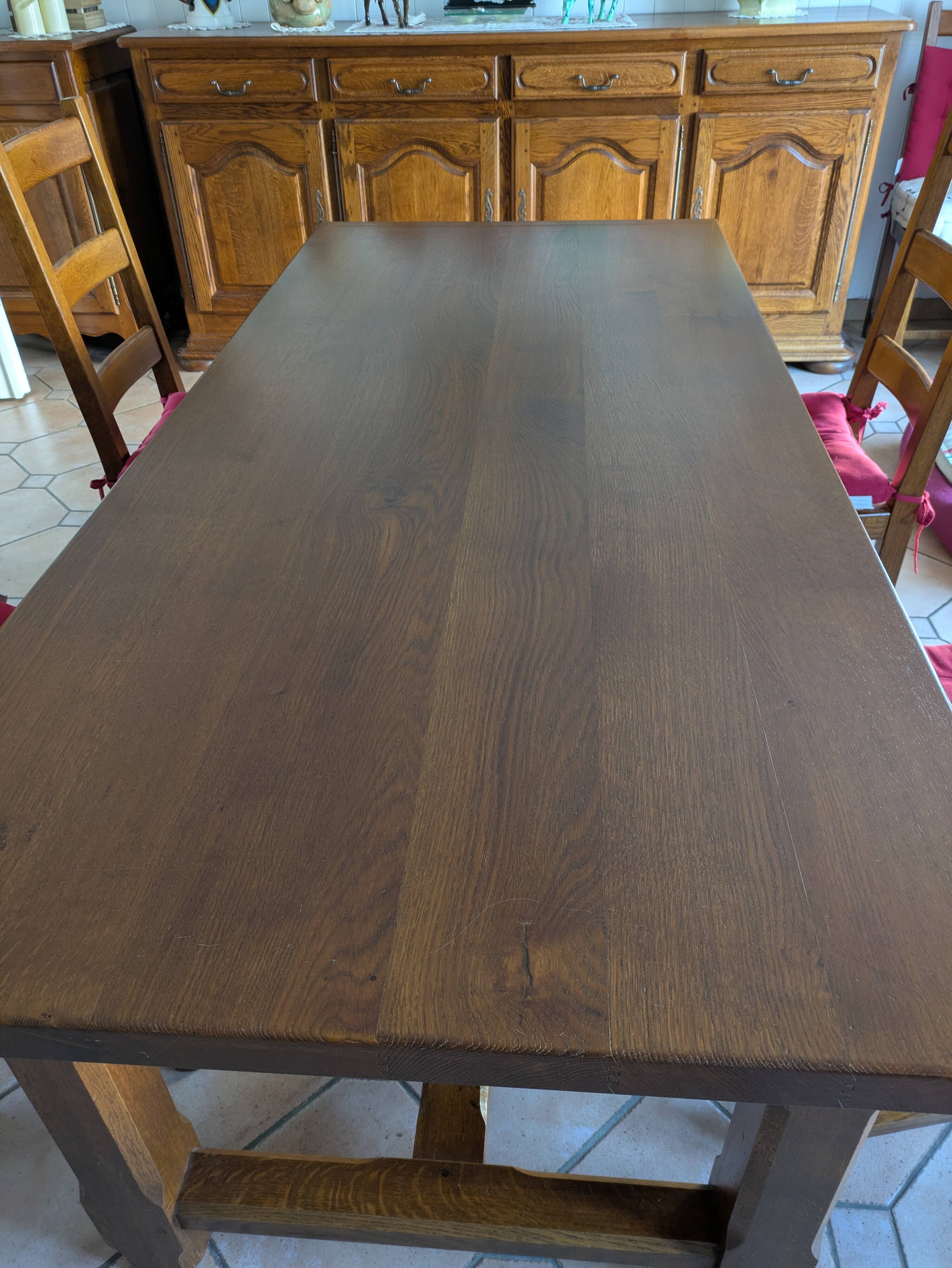 Lot d'une Table de ferme chêne massif de France et ses six chaises
