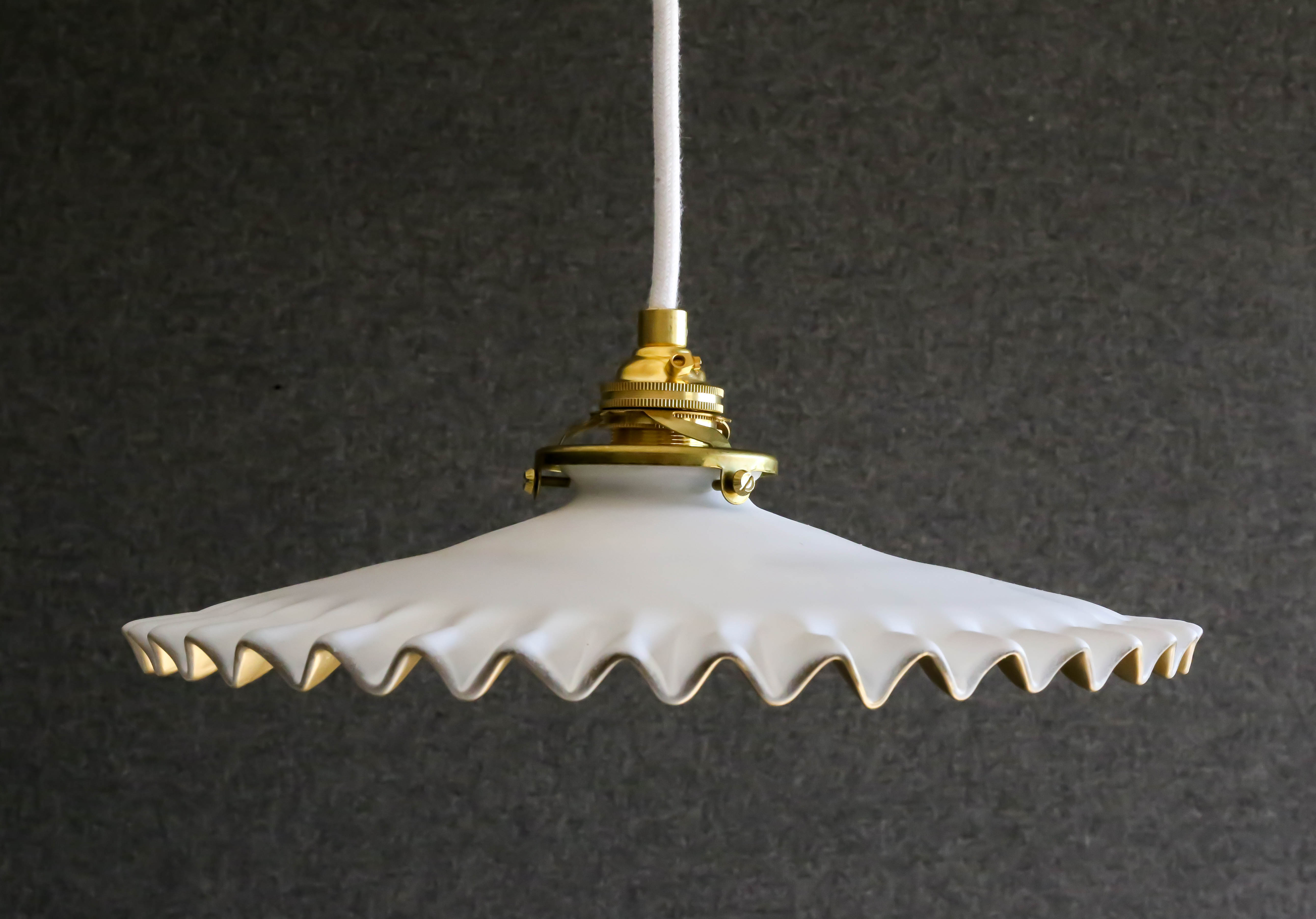 Antique suspension lamp in white and gold painted opaline delivered with cable, socket and brass claw