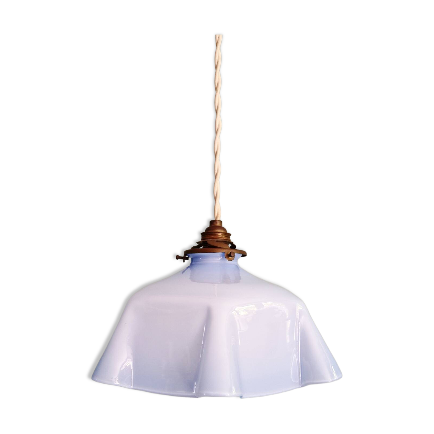 Art Deco suspension in pleated mauve opaline, 1920-30.