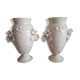 Paire de vases anciens en porcelaine blanche