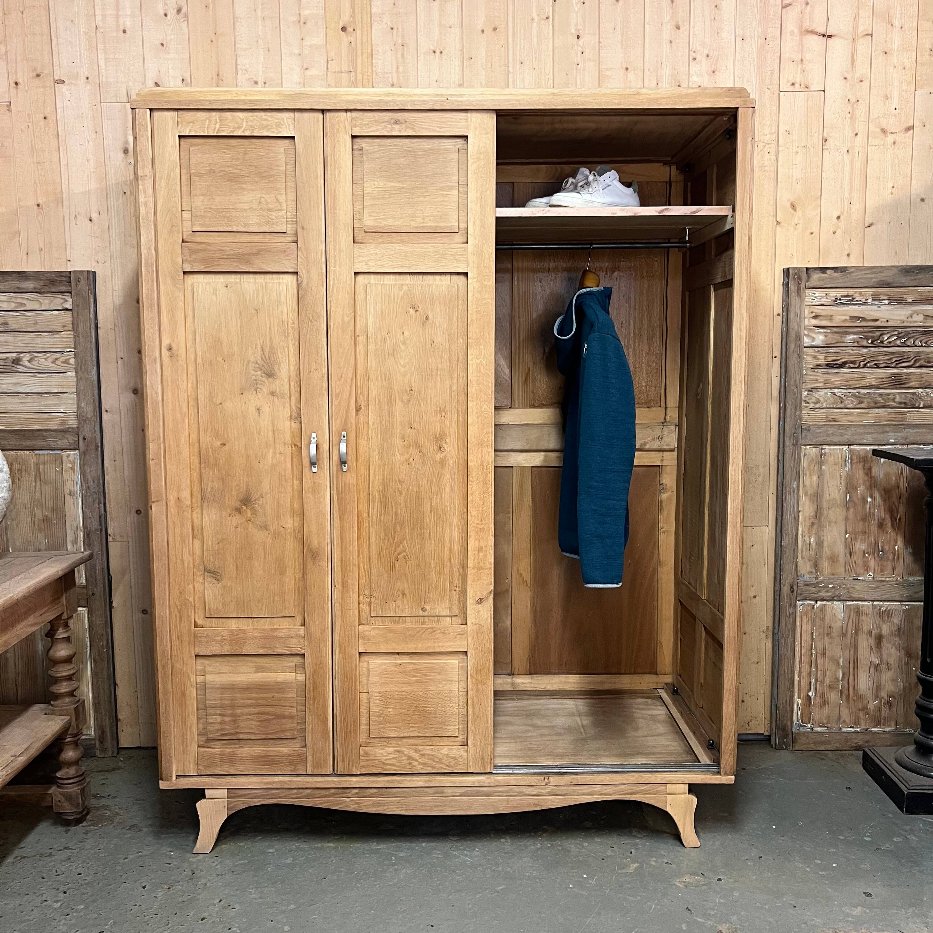 Vintage three-panel sliding wardrobe