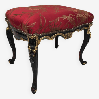 Tabouret en bois sculpté et laqué noir et or, de style Louis XV et d’inspiration chinoise