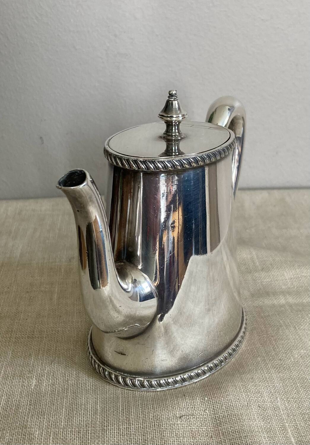 Petite Théière en métal argenté poinçonné made in Angleterre ELKINGTON PLATE