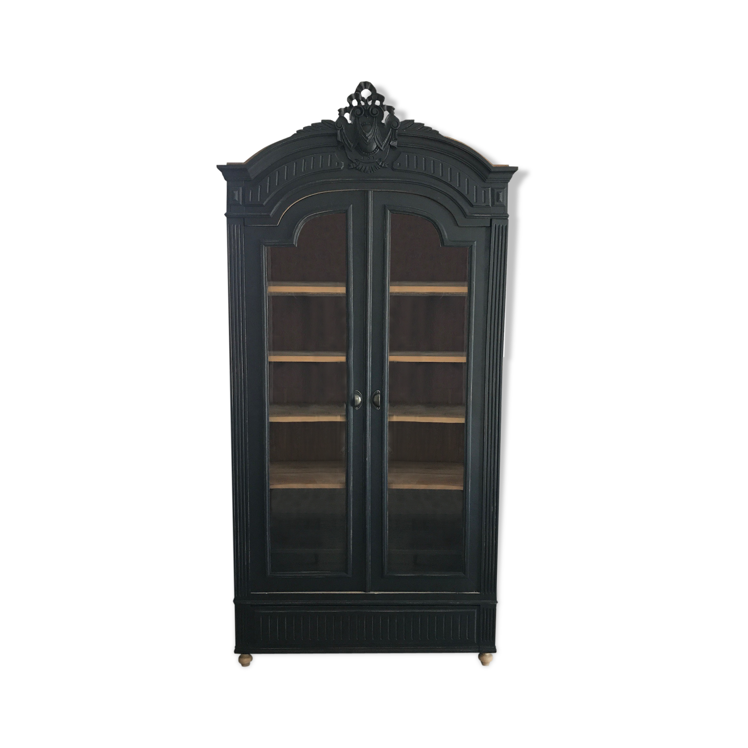 Black and wood showcase