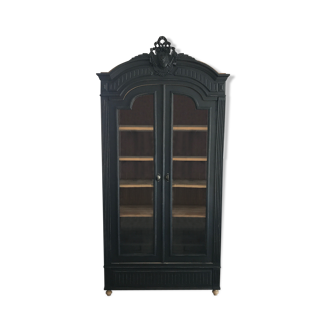 Black and wood showcase