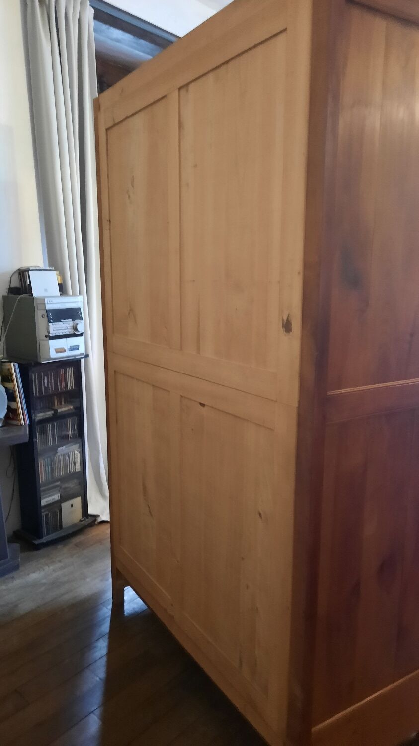 Armoire parisienne