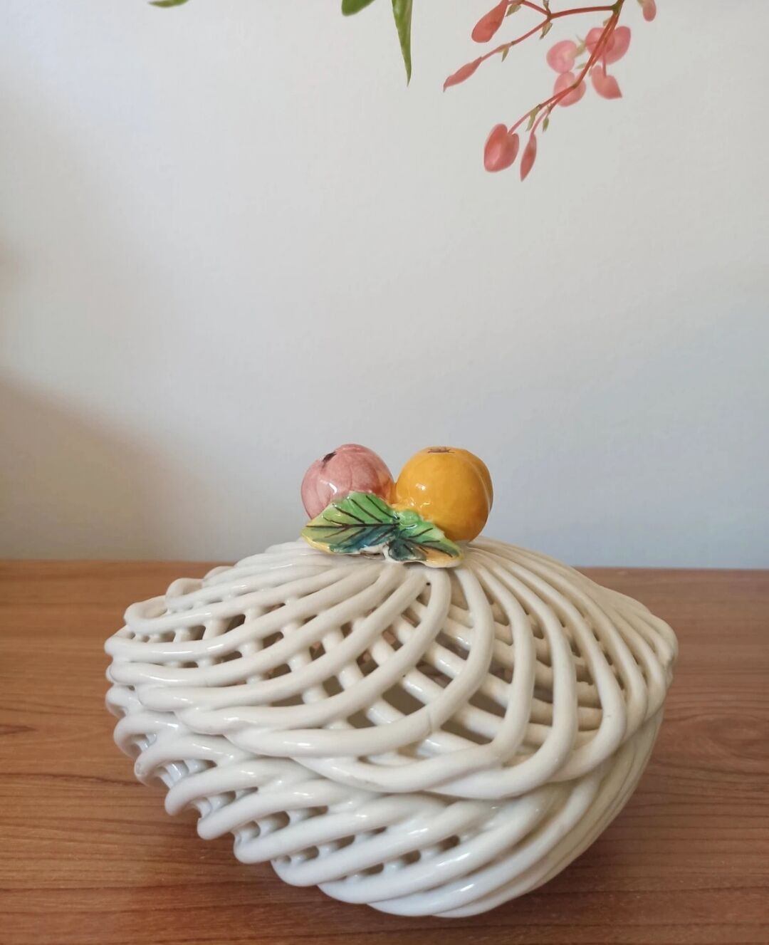 Vintage woven box - Fruit decor in slipware