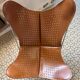 Fauteuil AA Butterfly en cuir perforé marron – design iconique Airborn