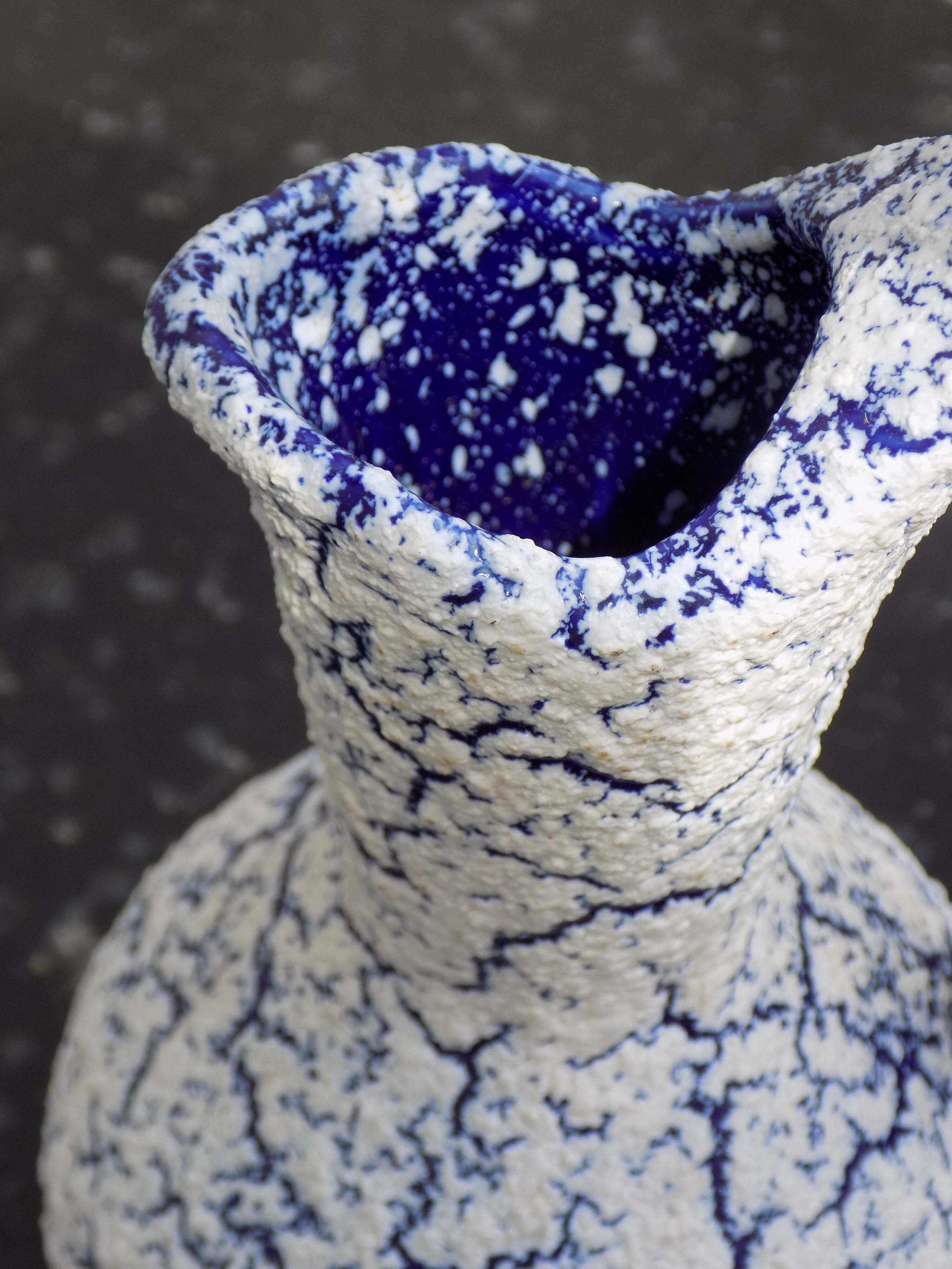 Petit vase bleu et blanc