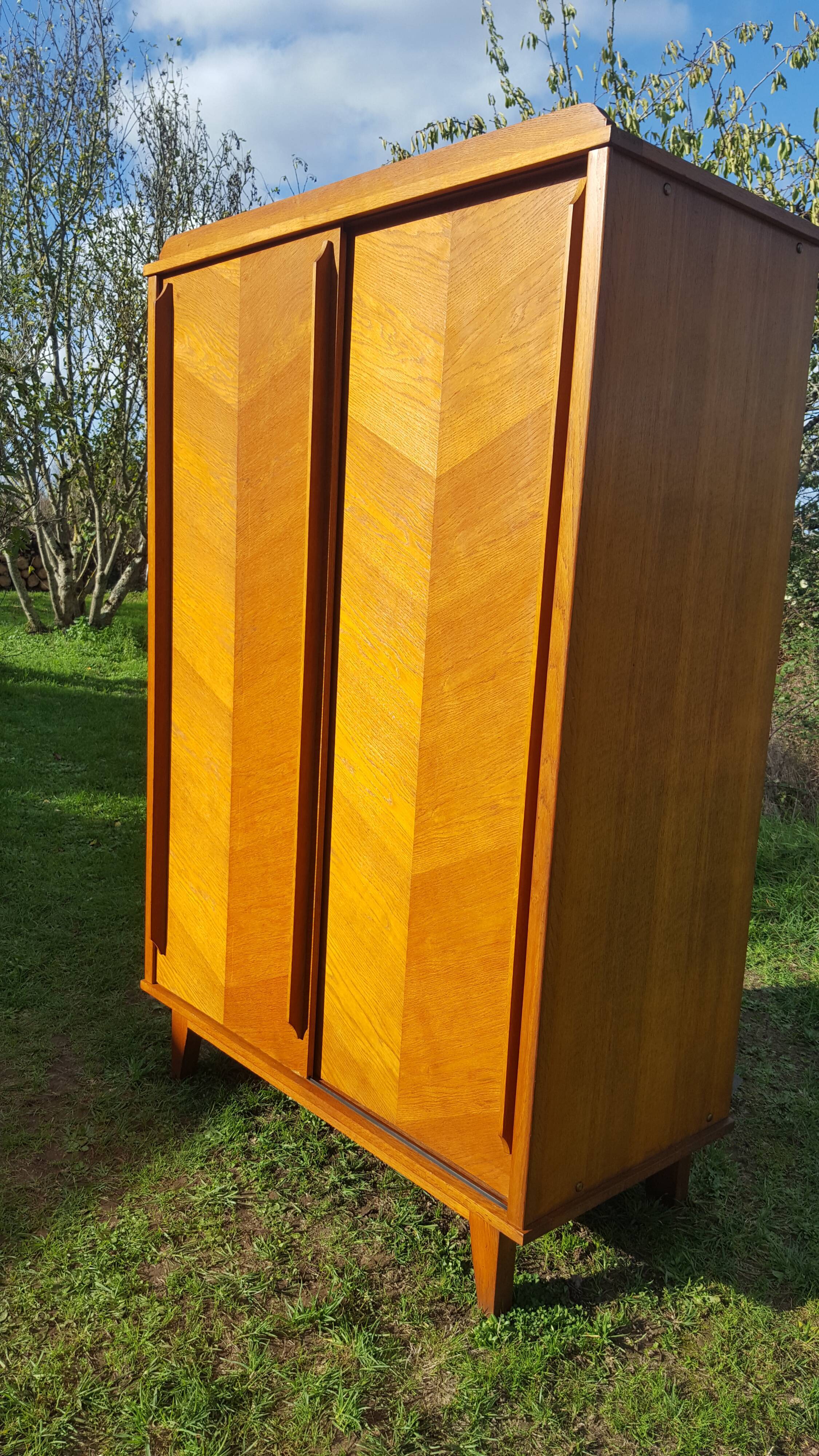 Scandinavian wardrobe foot compas vintage