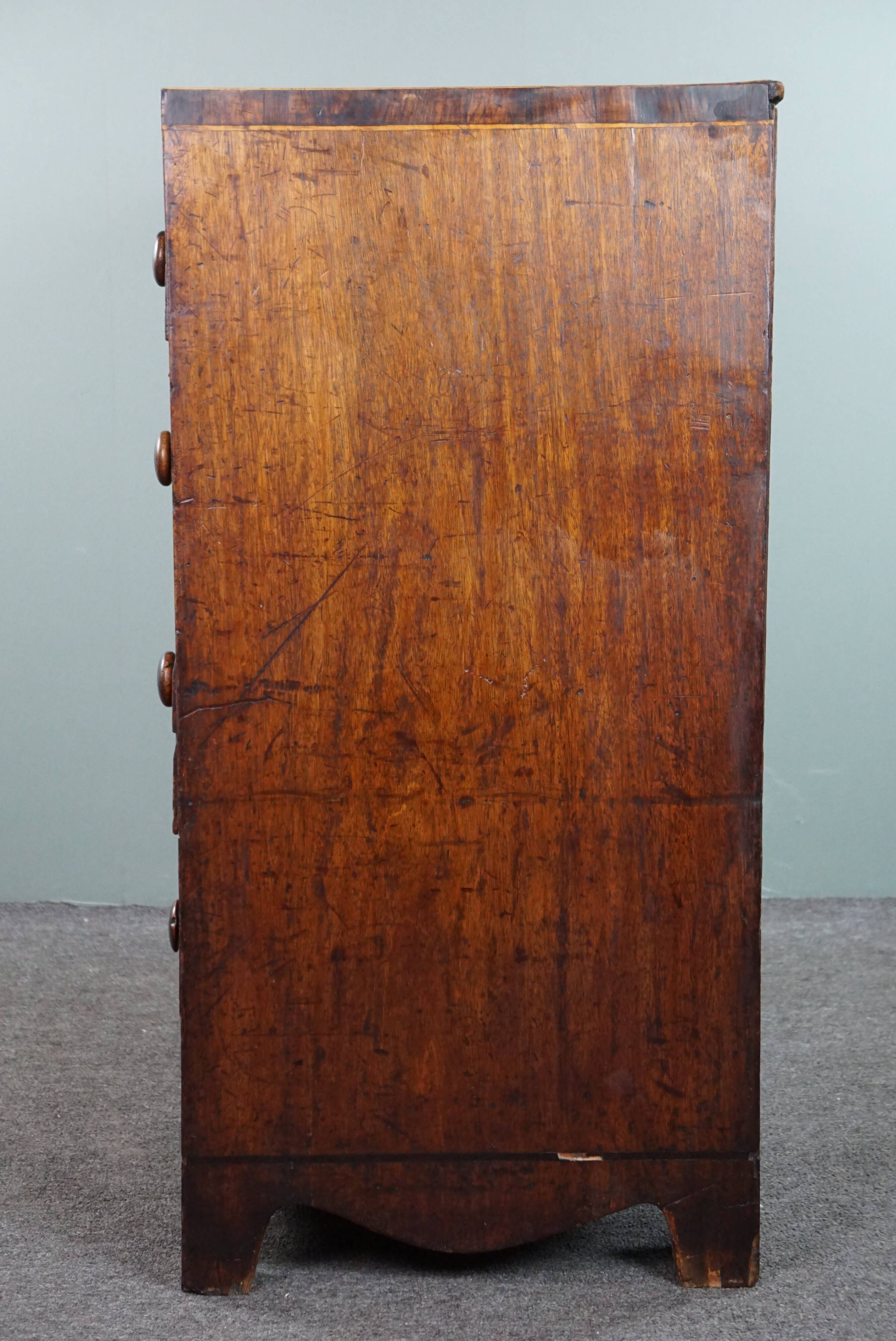 Commode antique anglaise robuste en acajou avec 5 tiroirs du milieu du 19ème siècle