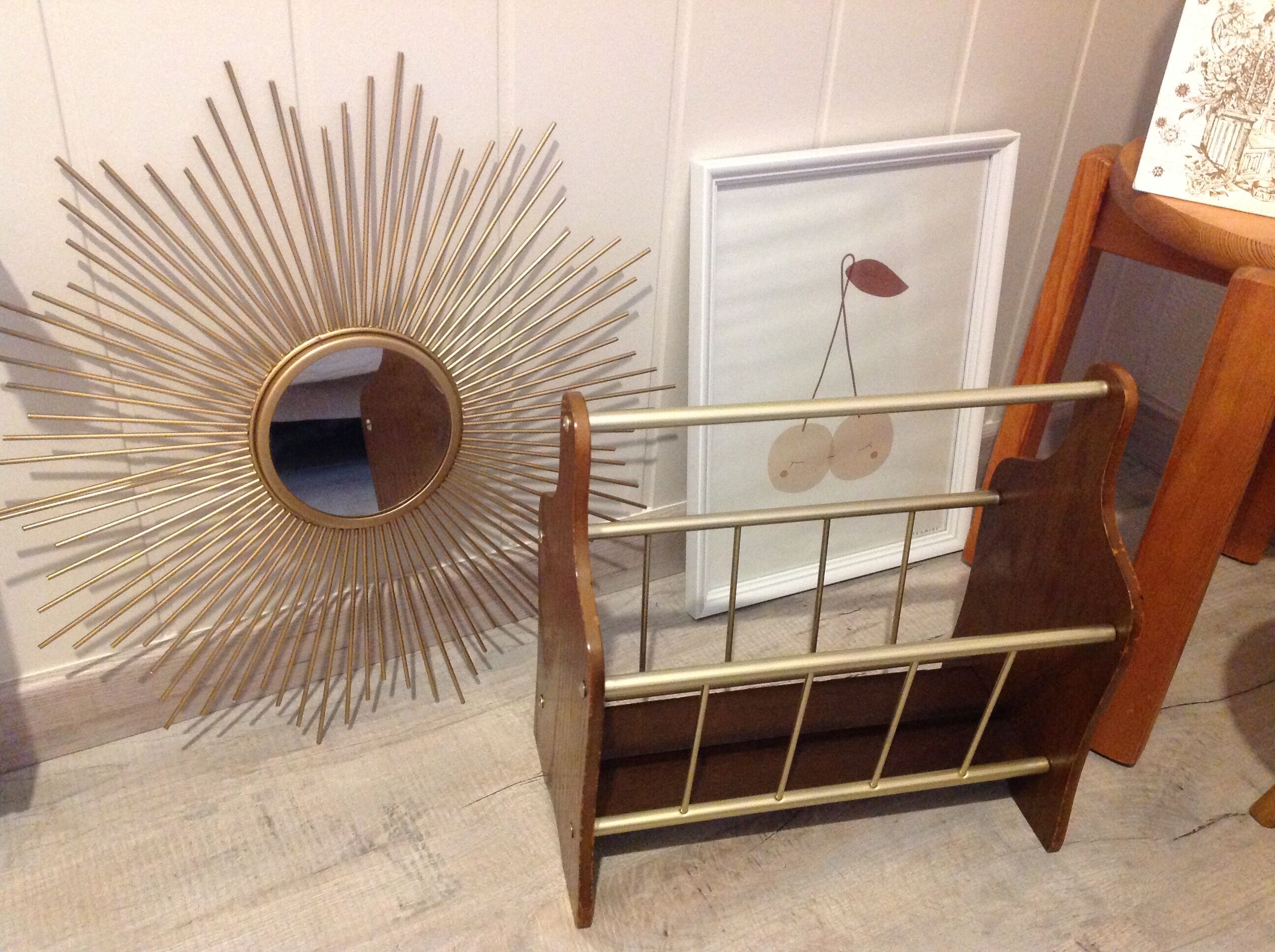 Magazine holder in gilded metal and wood imitation teak / vinatge 60s-70s