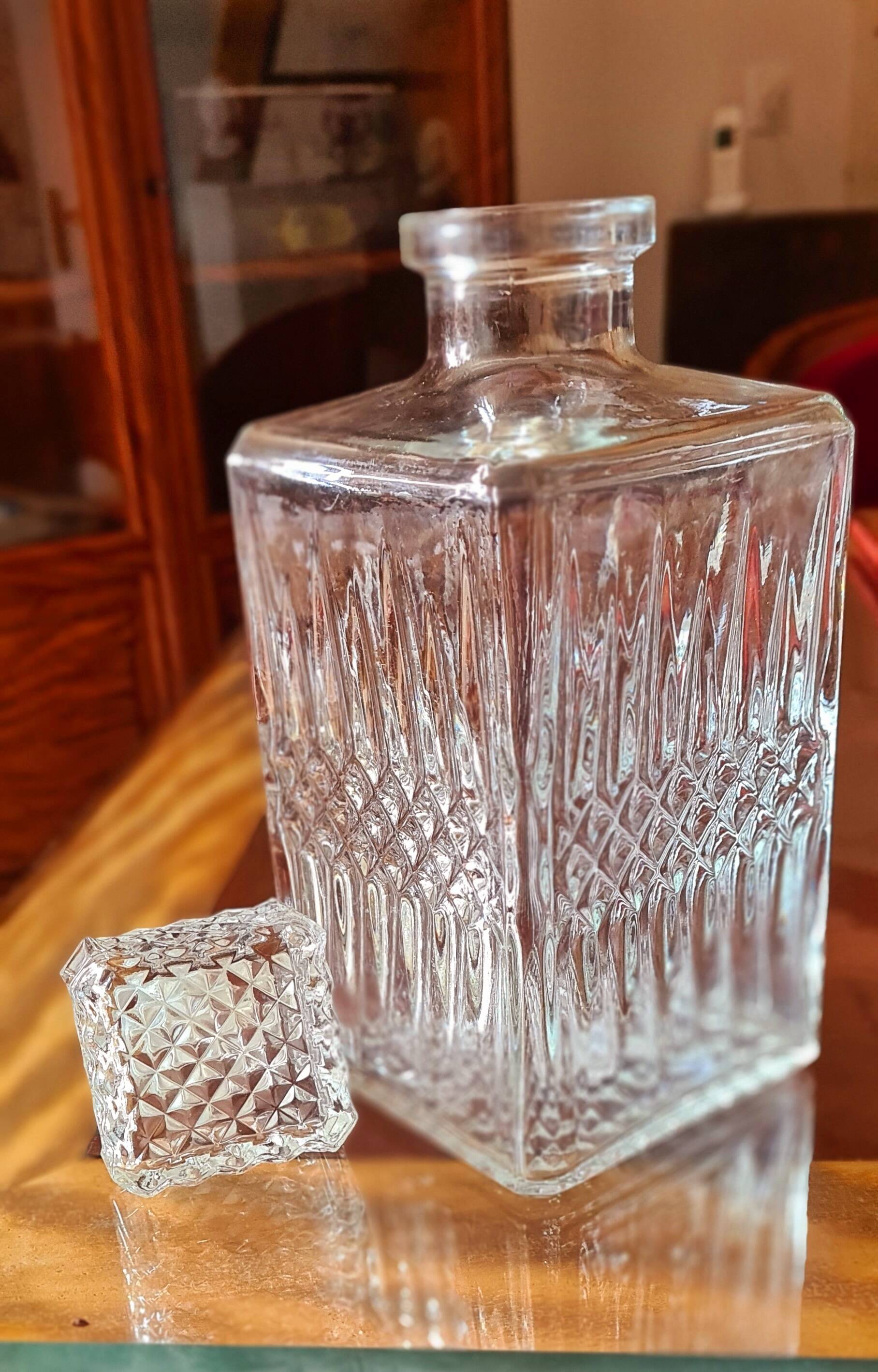 Whiskey decanter