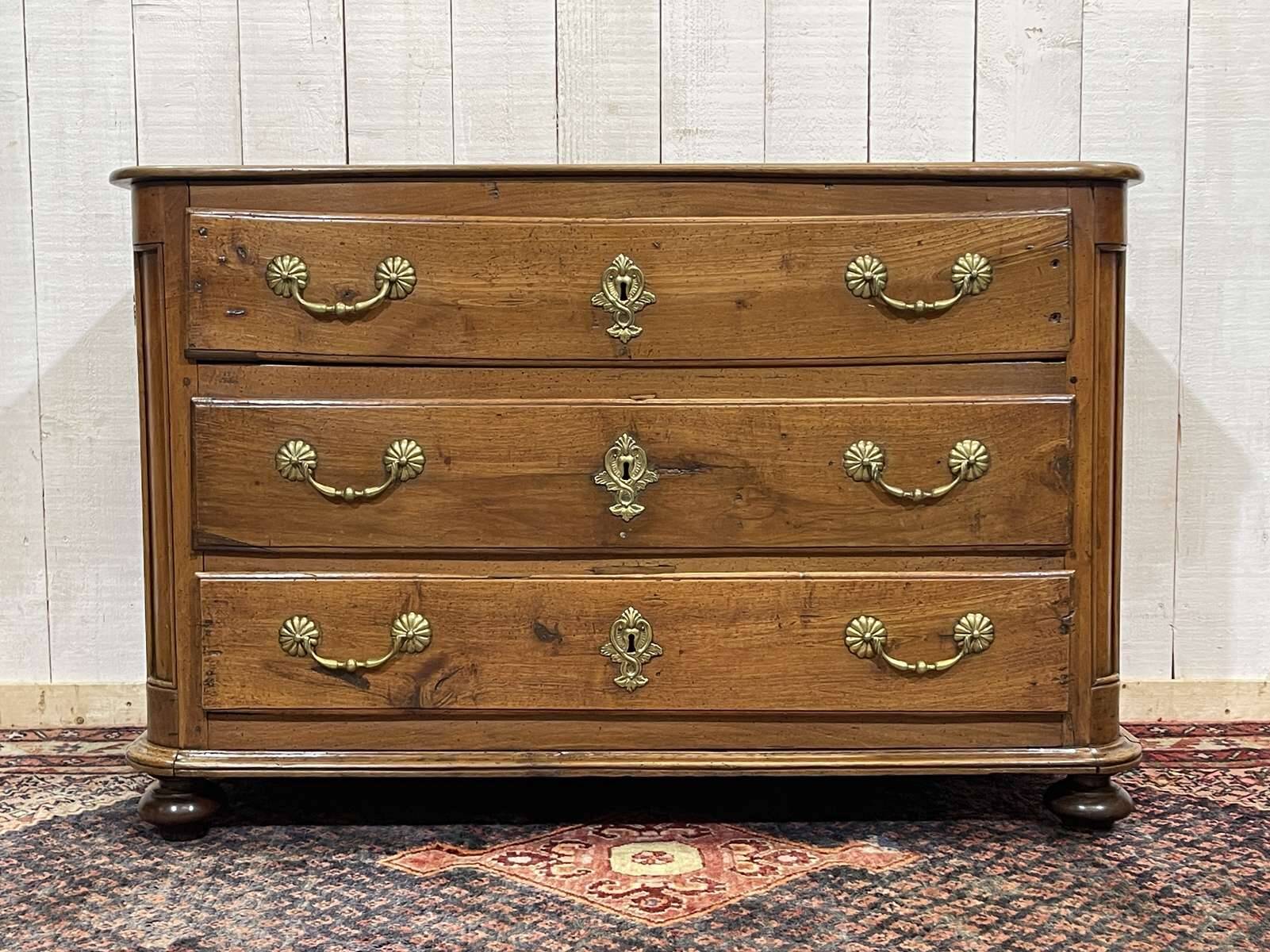 18th-century chest of drawers in walnut and fir