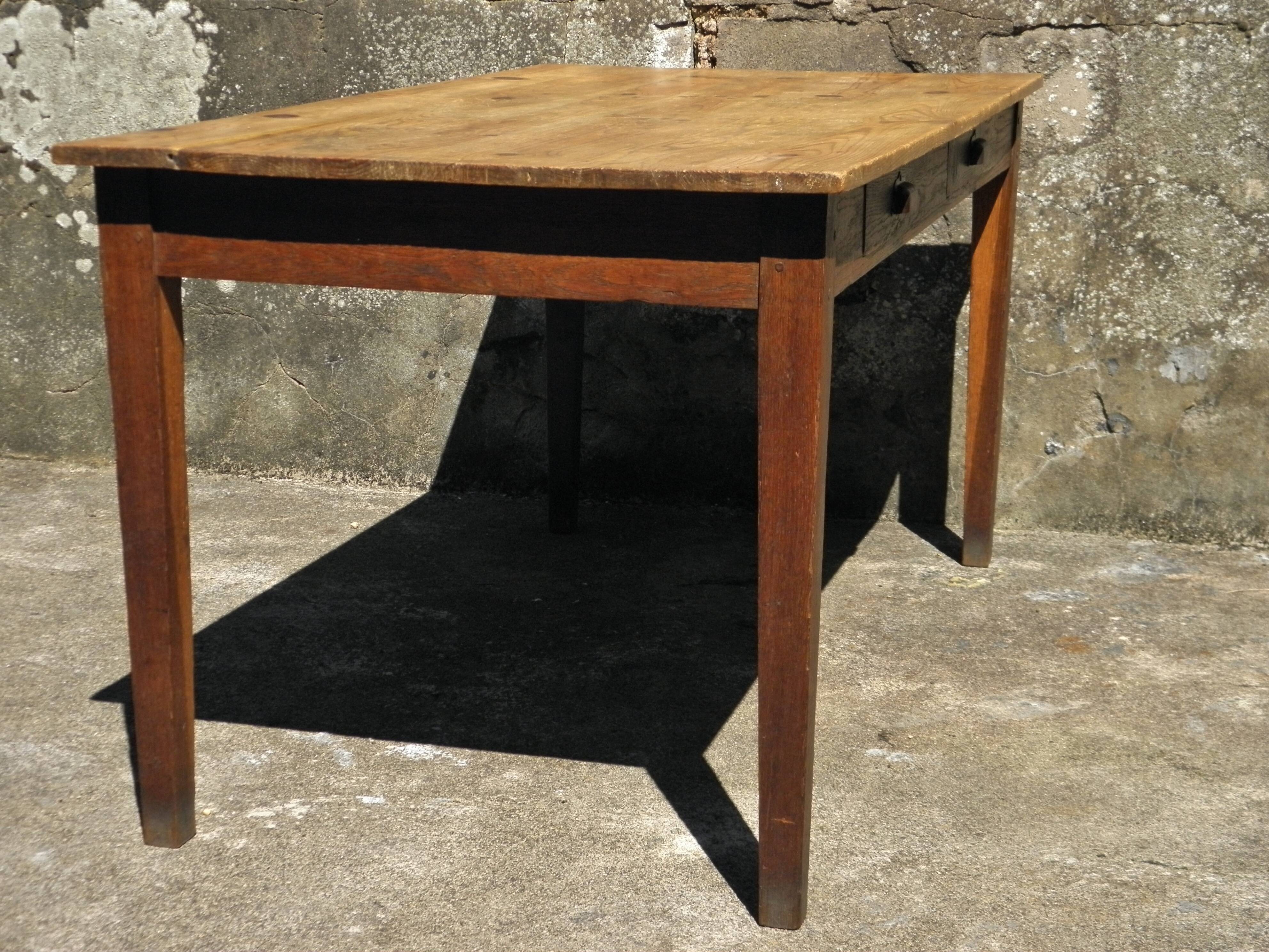 Farmhouse table with 2 drawers