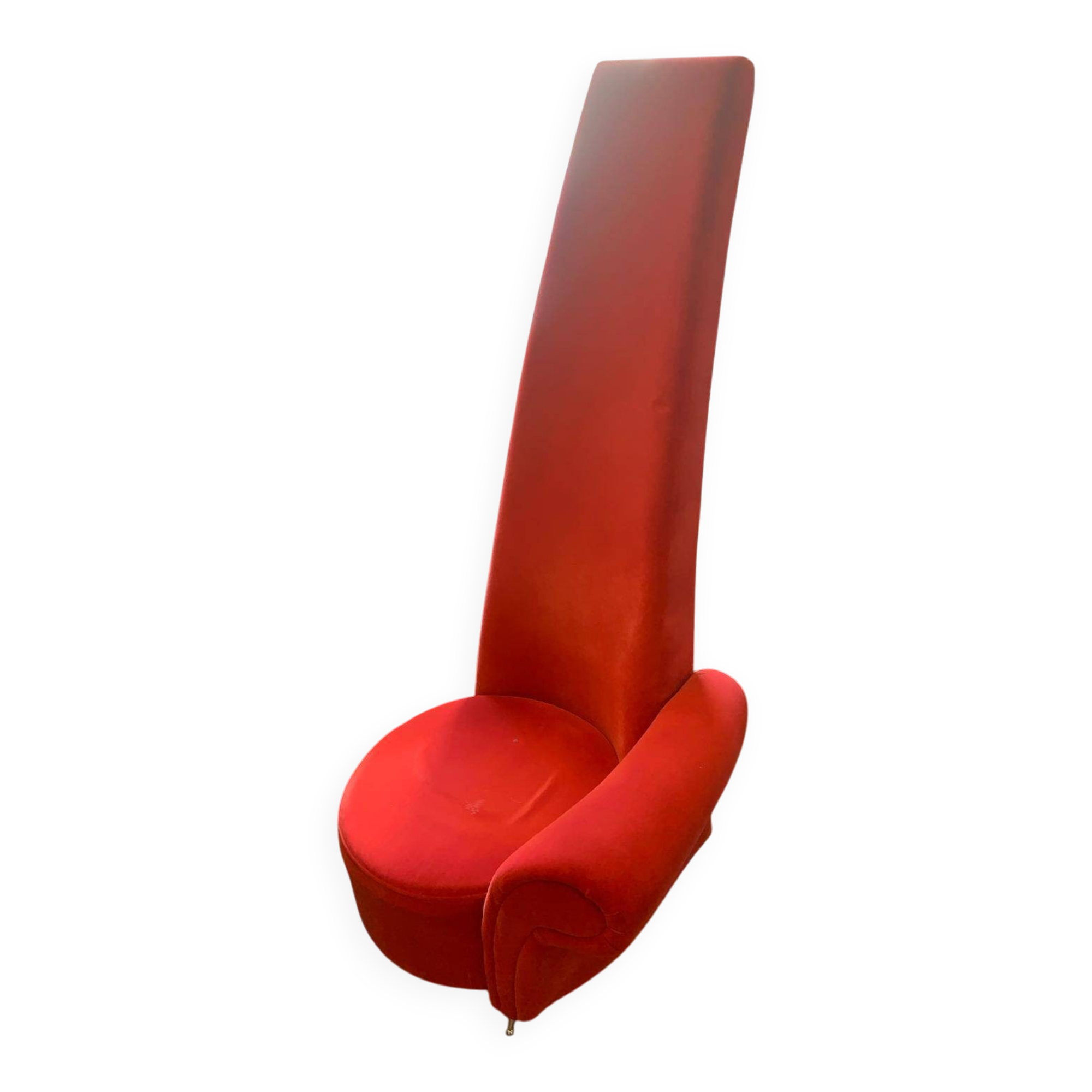 Fauteuil velours rouge asymétrique