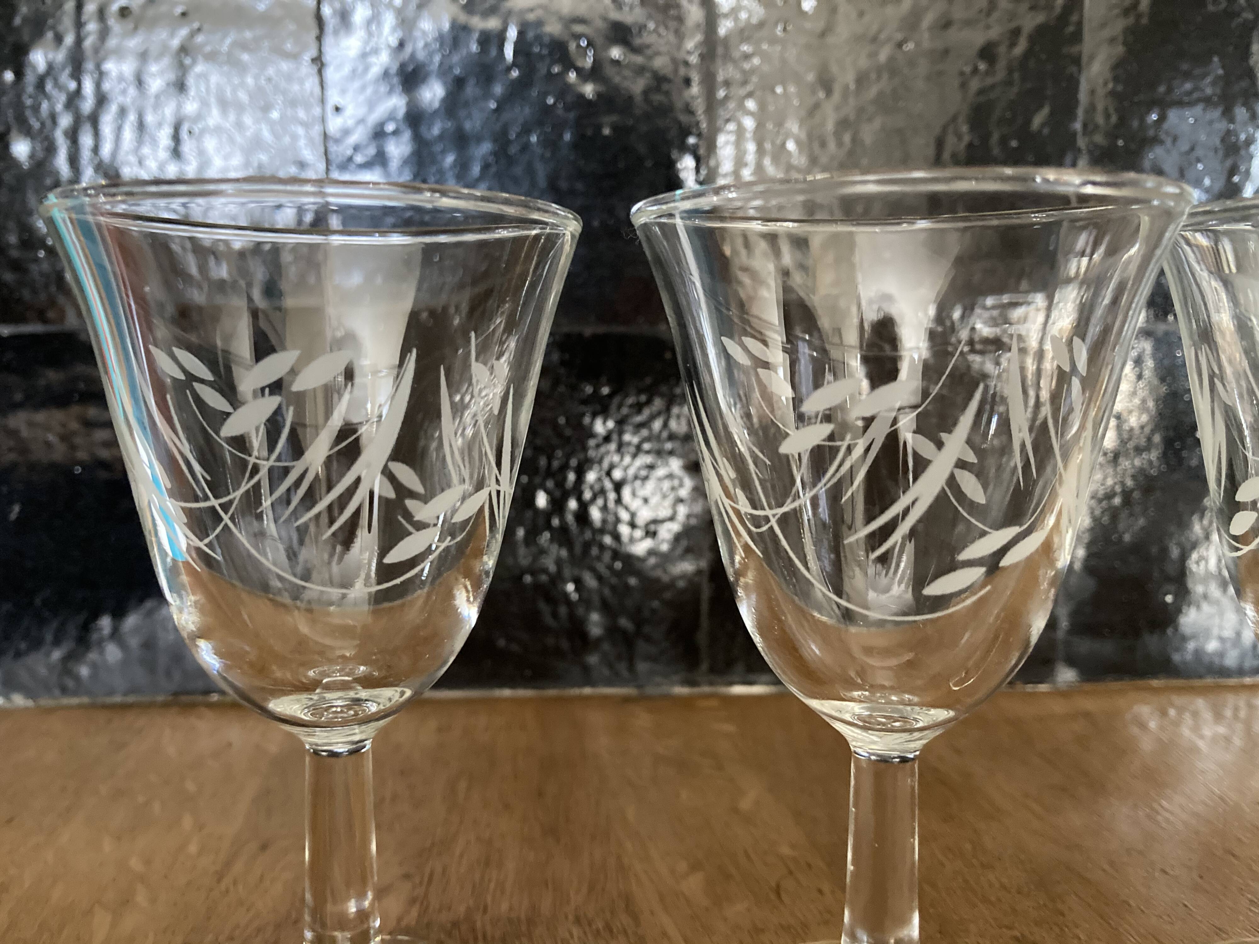 Set de 10 verres à vin gravés