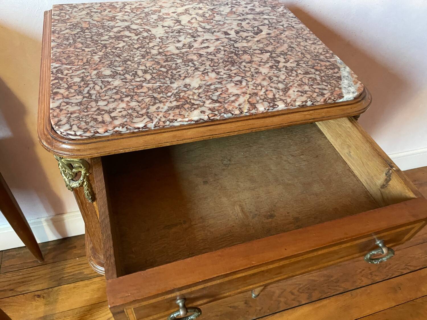 Lot tables de nuit bois et marbre