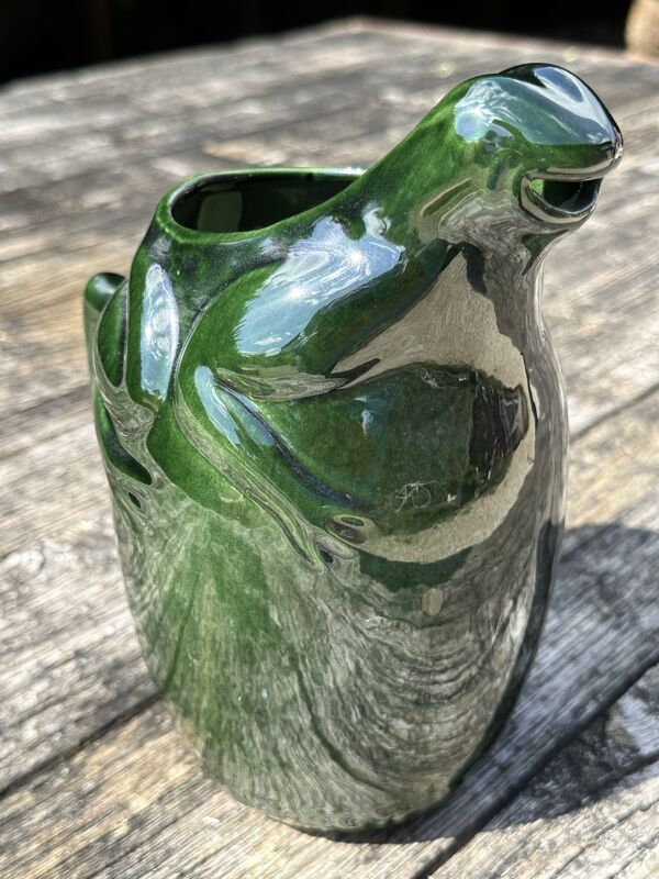 Pichet grenouille vert foncé céramique française