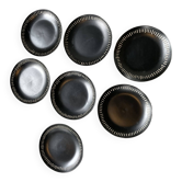 7 assiettes céramique noire