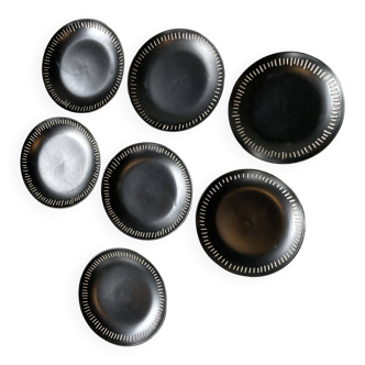 7 black ceramic plates