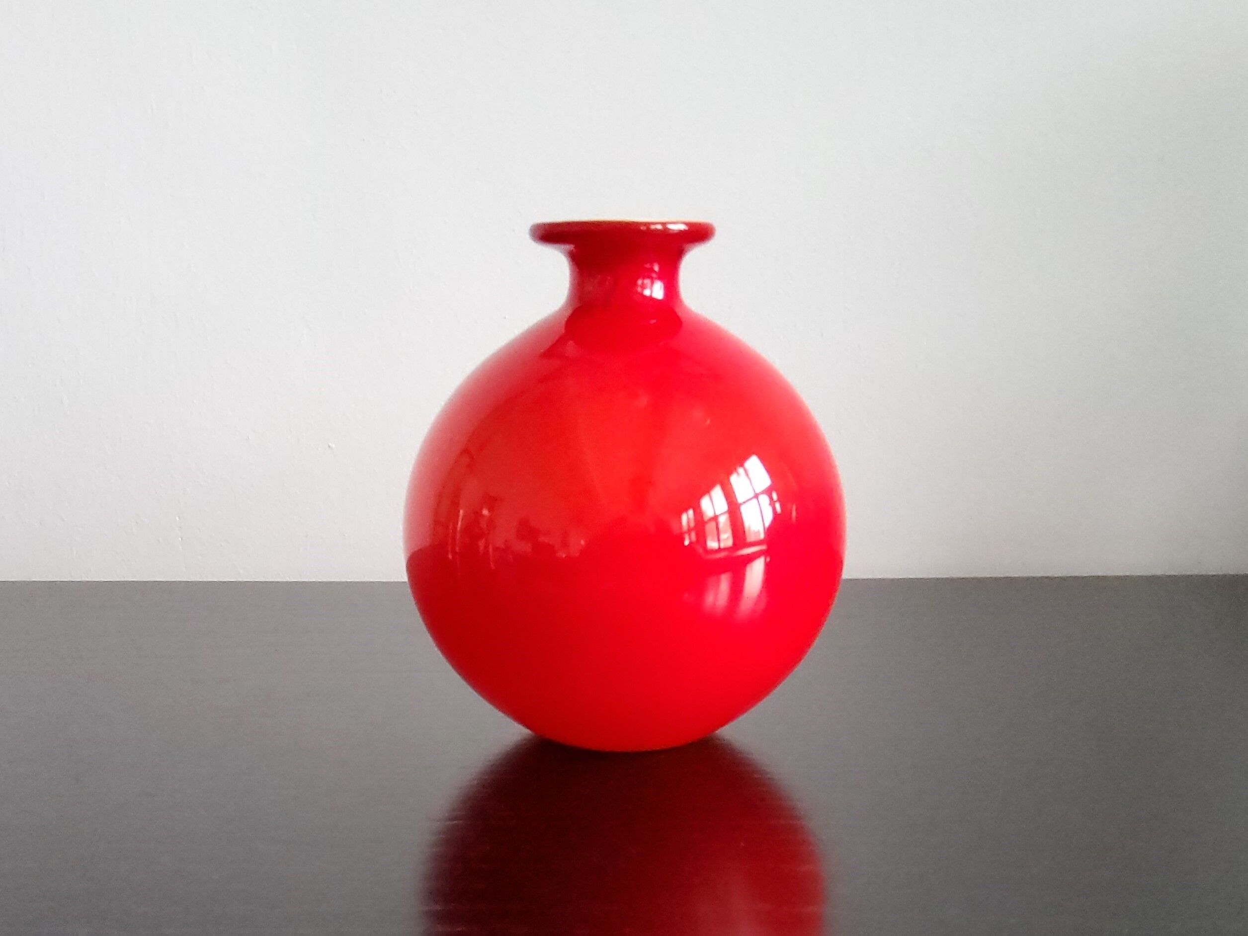 Arrangement of 4 red glass 'Carnaby' vases by Per Lütken for Holmegaard, Denmark 1960's