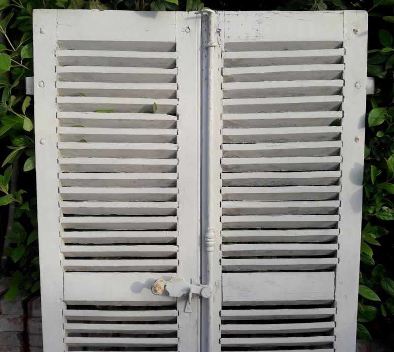 Pair of small shutters