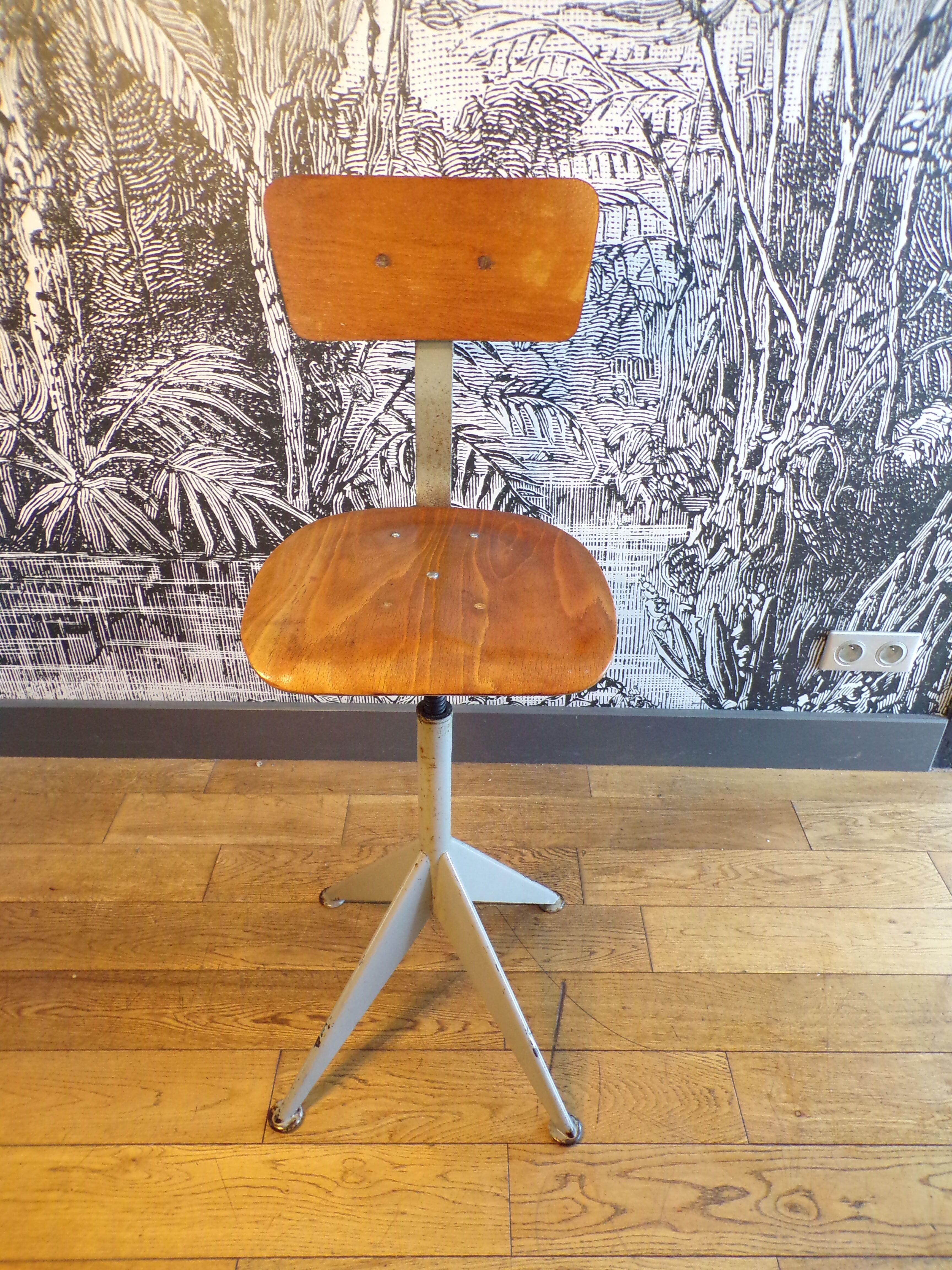 Screw workshop chair