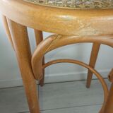 Stunt and curved wood bar stool