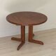 Extendable table for 4/6 people in pine.