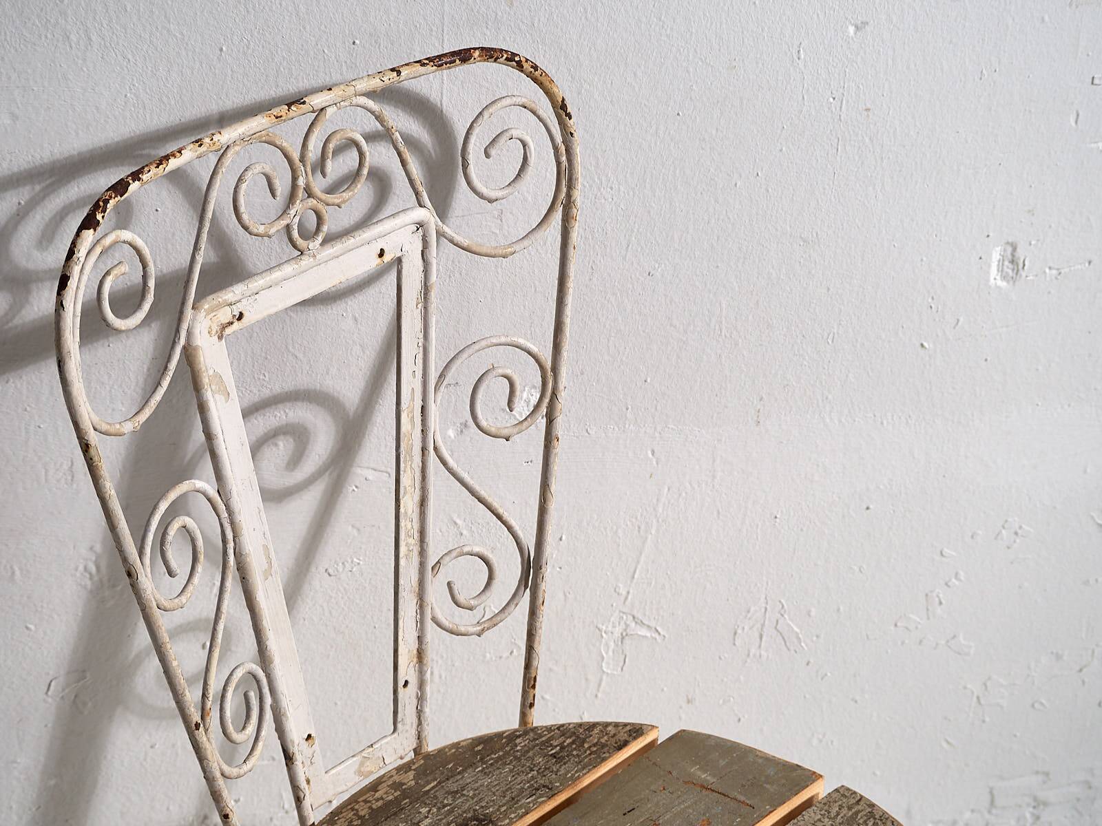 Antique white outdoor chairs (circa 1920). Set of 4 pieces