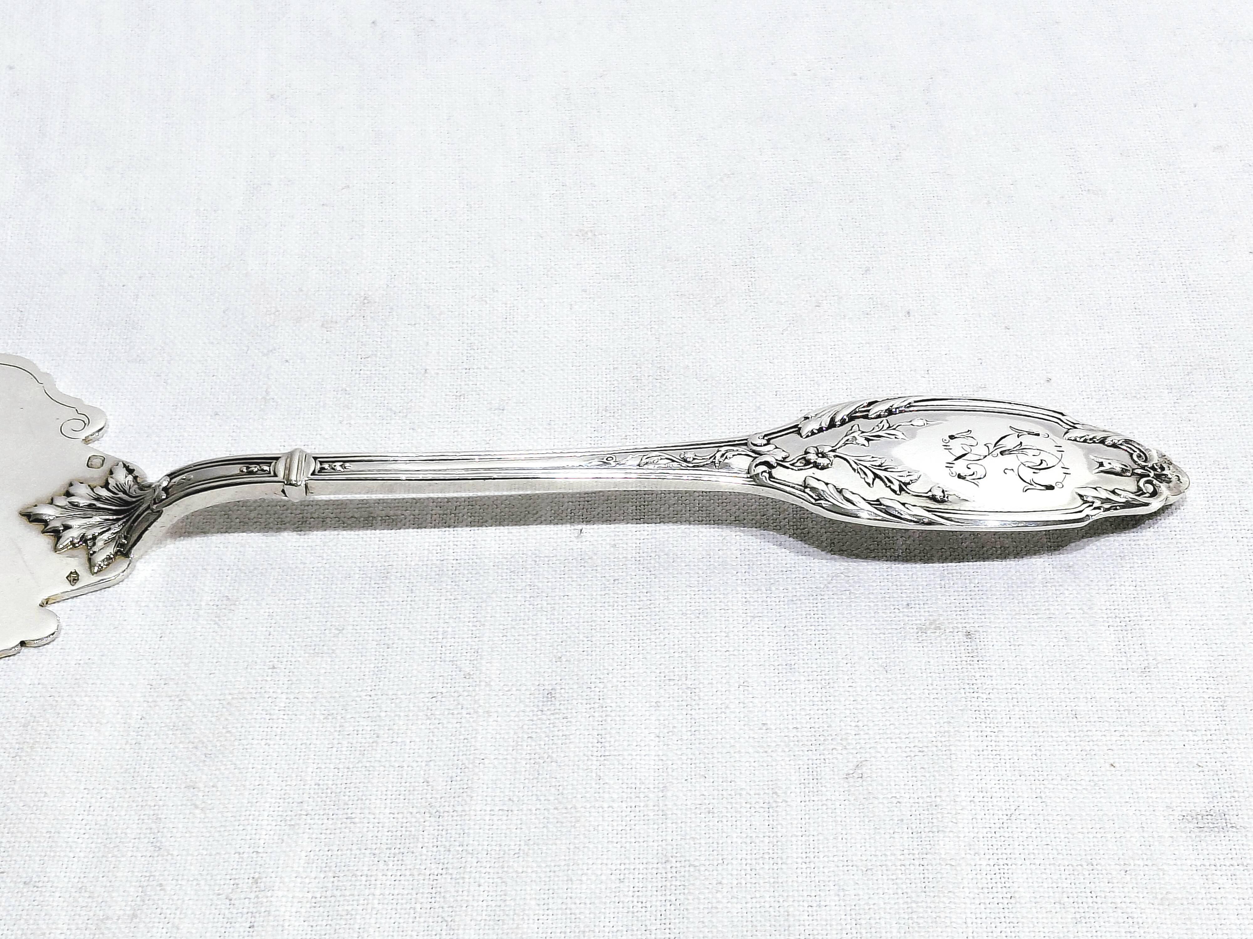 Silver pie server